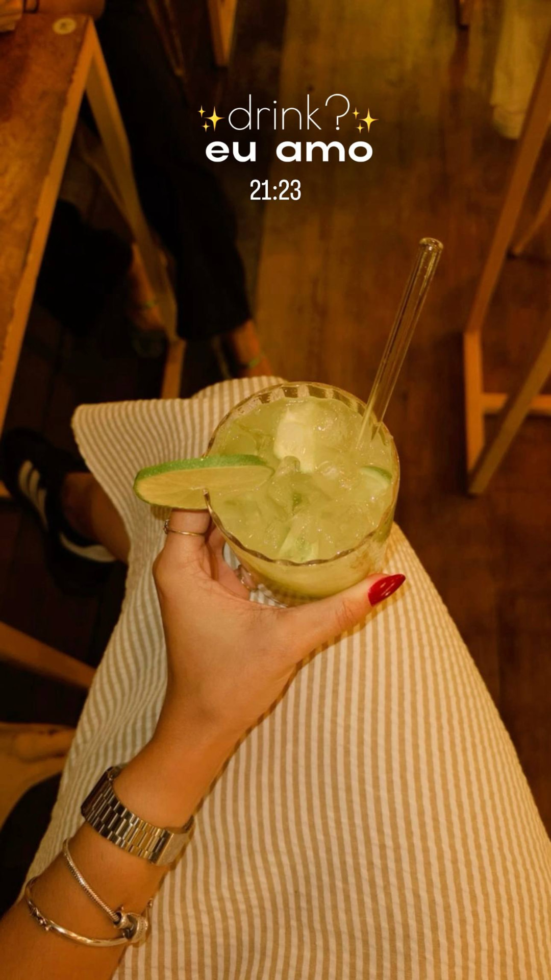 Figurinhas de bebidas aplicadas em Story